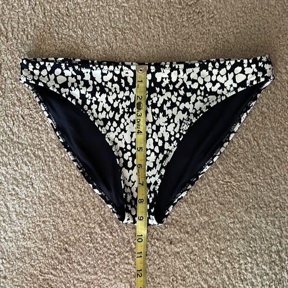 Black and White Bikini Set. - Picture 11 of 13